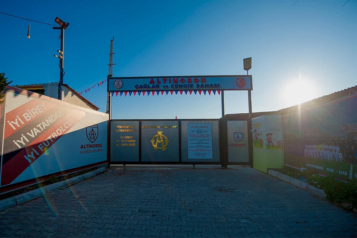 Çağlar ve Cengiz Futbol Eğitim Tesisi